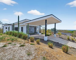 House with pool sea view 400 m from the beach
