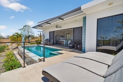 House with pool sea view 400 m from the beach